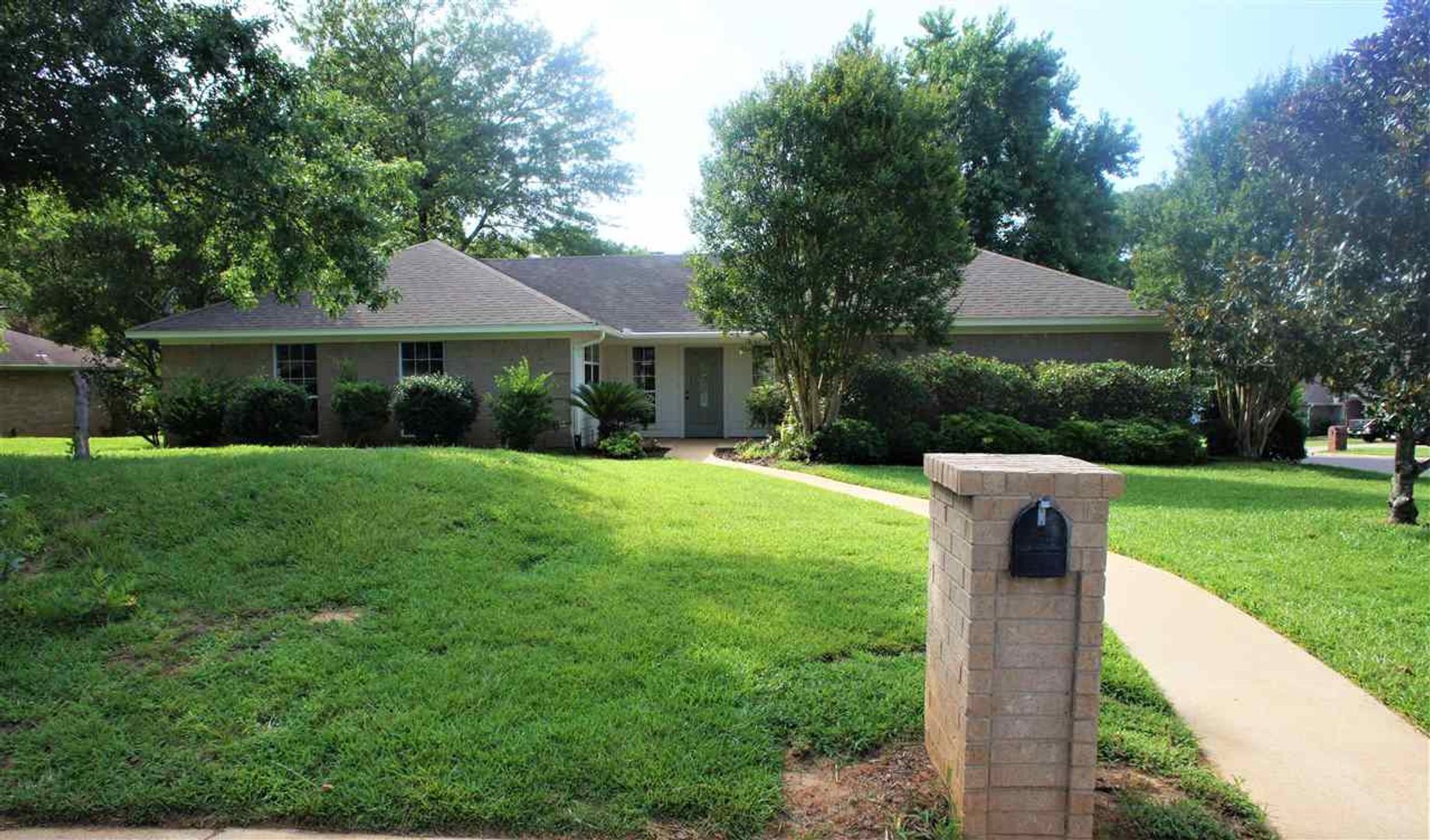 Longview House: 1138 Kensington