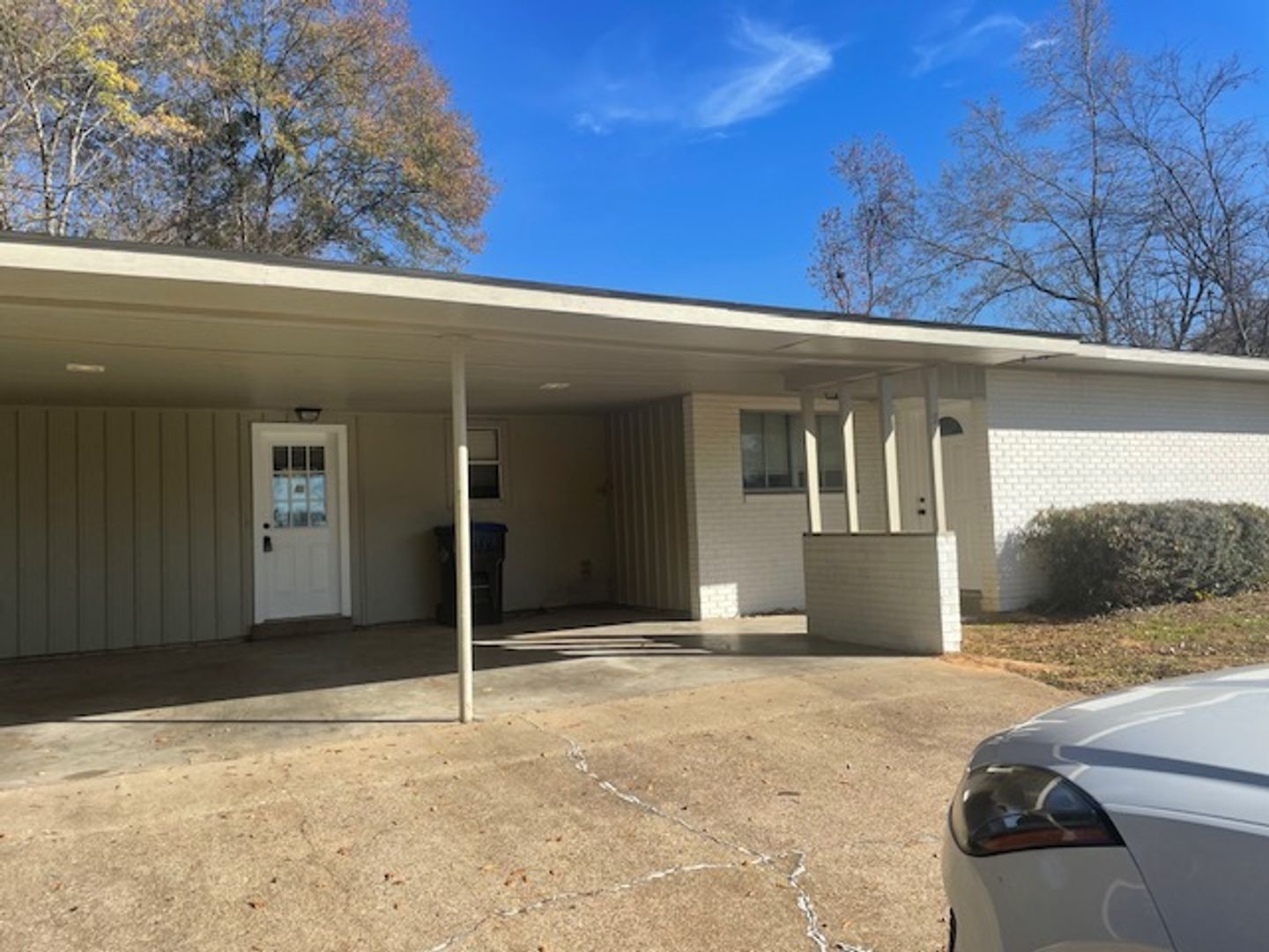 Longview House: 311 W Jewel