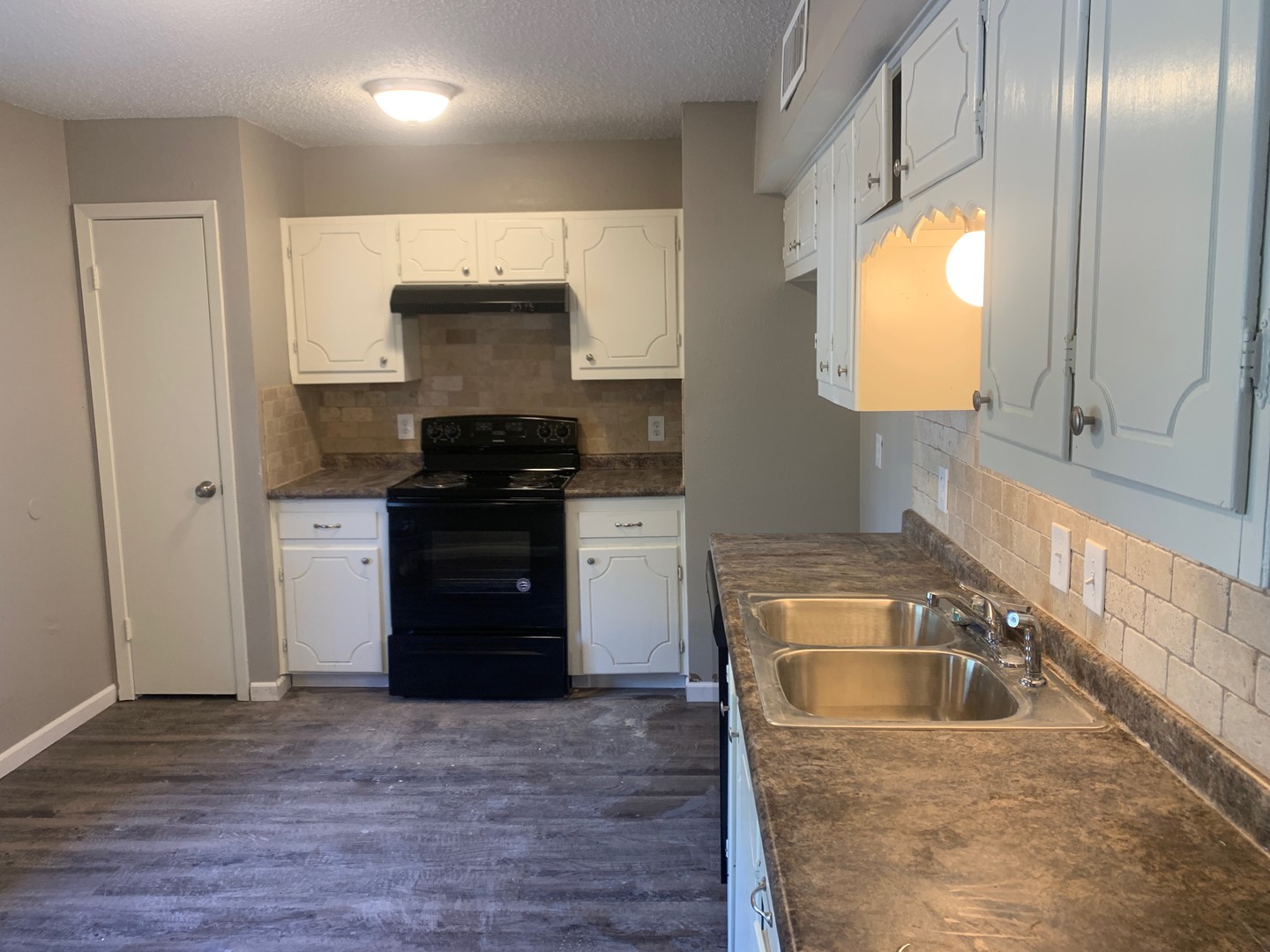 Kilgore Apartment: 906 Harris