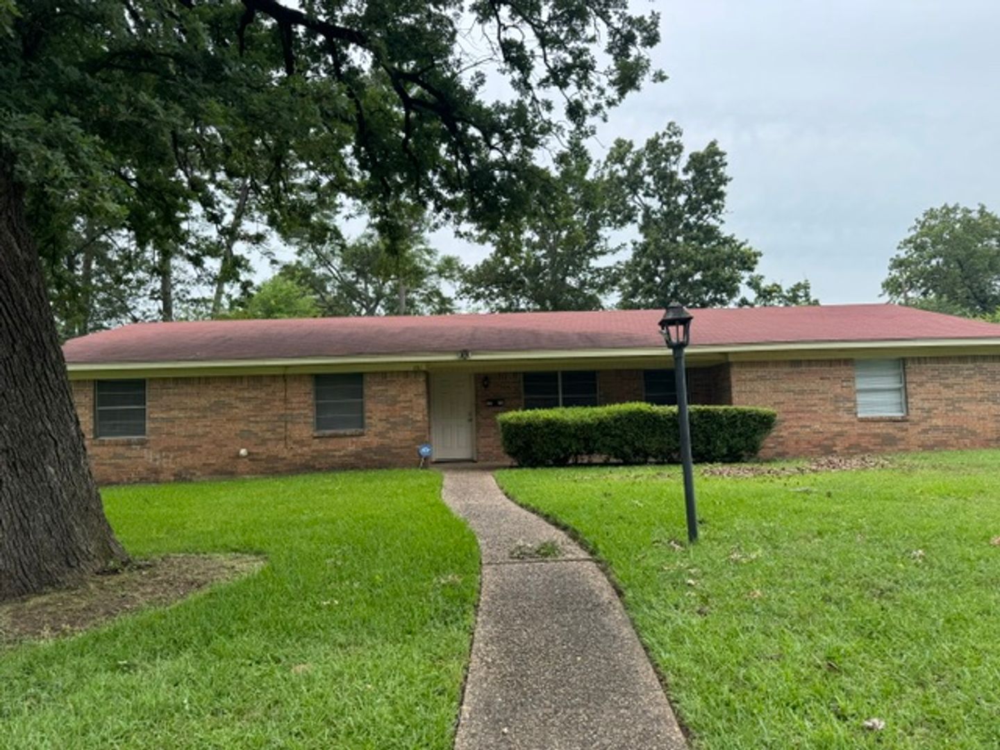 Longview House: 1711 Hyacinth