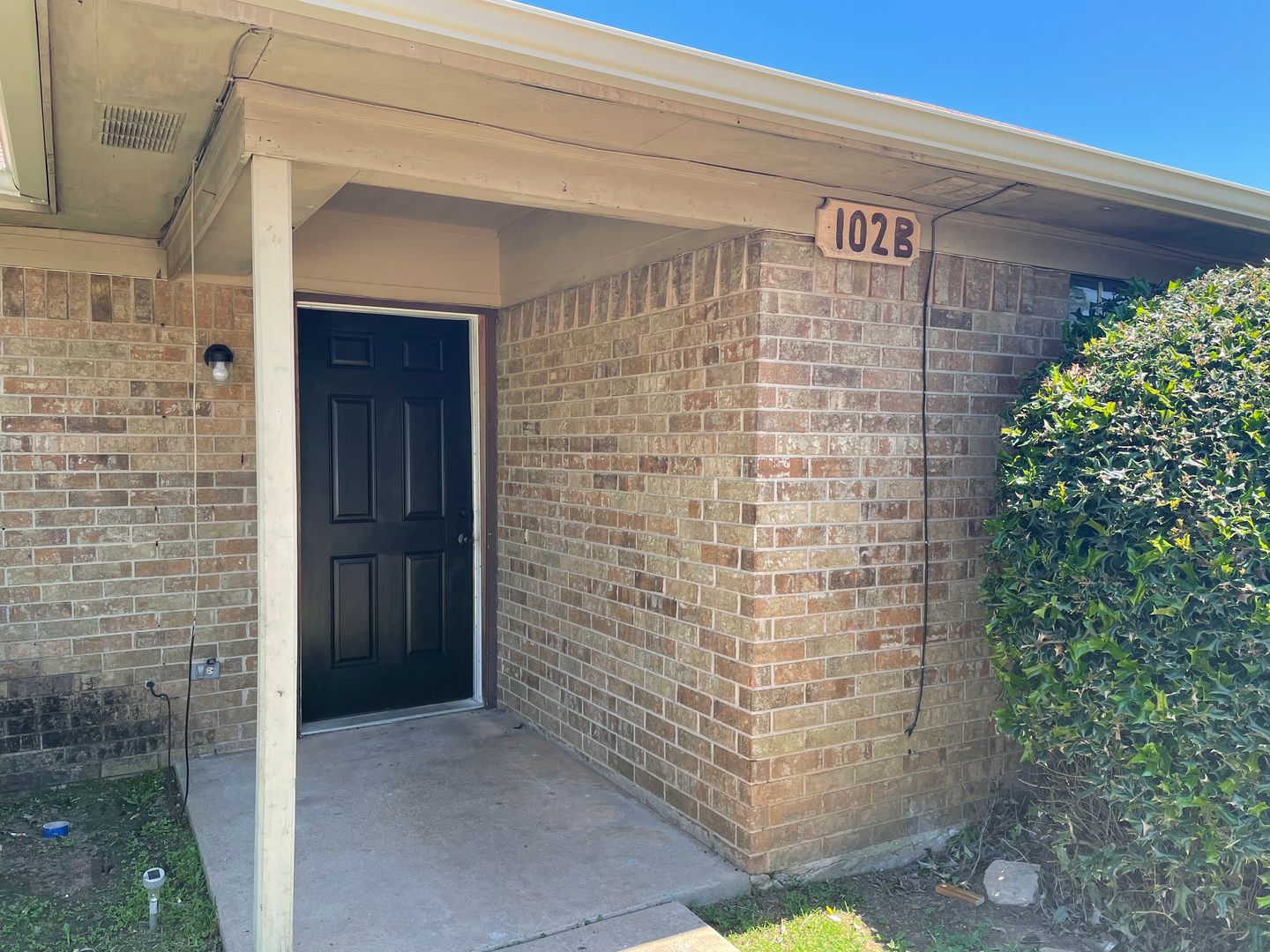 Longview Apartment: 102 Cherie