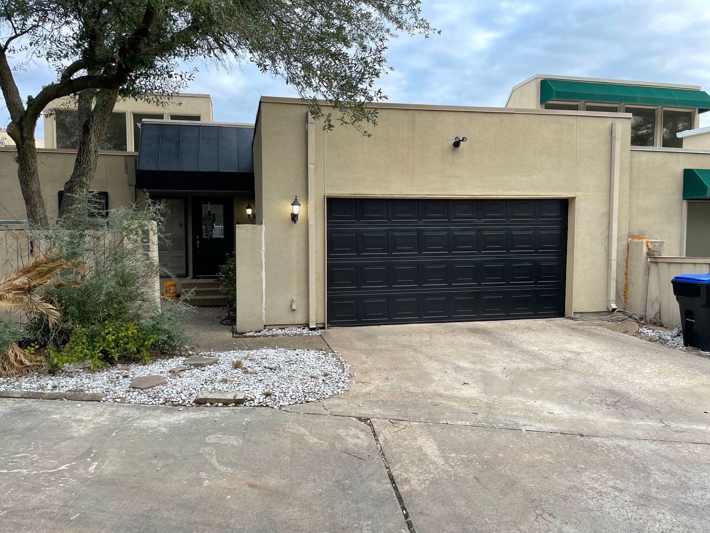 Longview House: 2021 Oak Forest Country Club