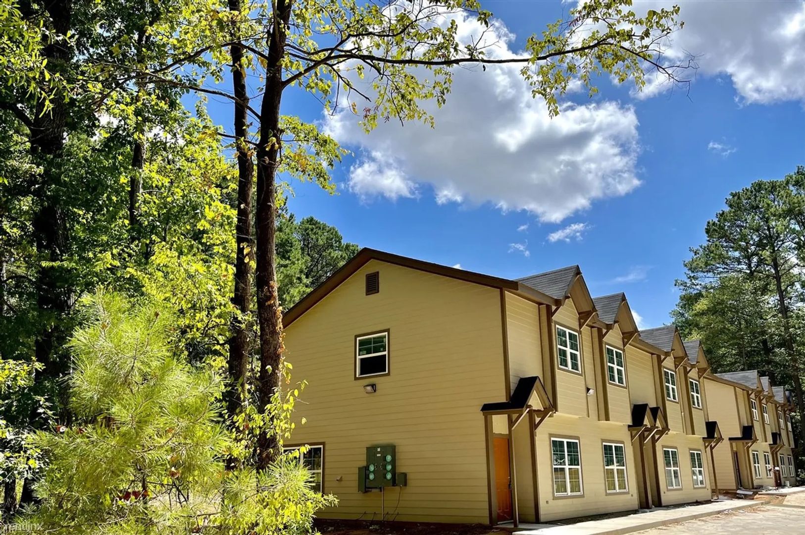 Longview Apartment: 1549 Maple Springs