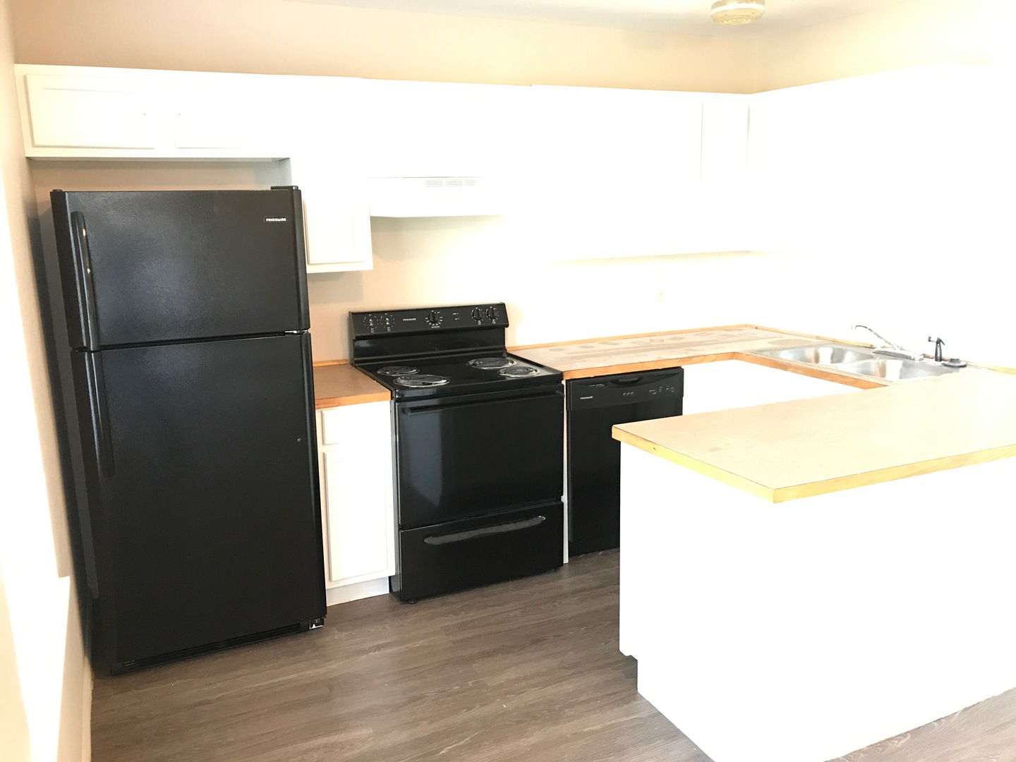 Diana Apartment: 1804 Baseball Loop