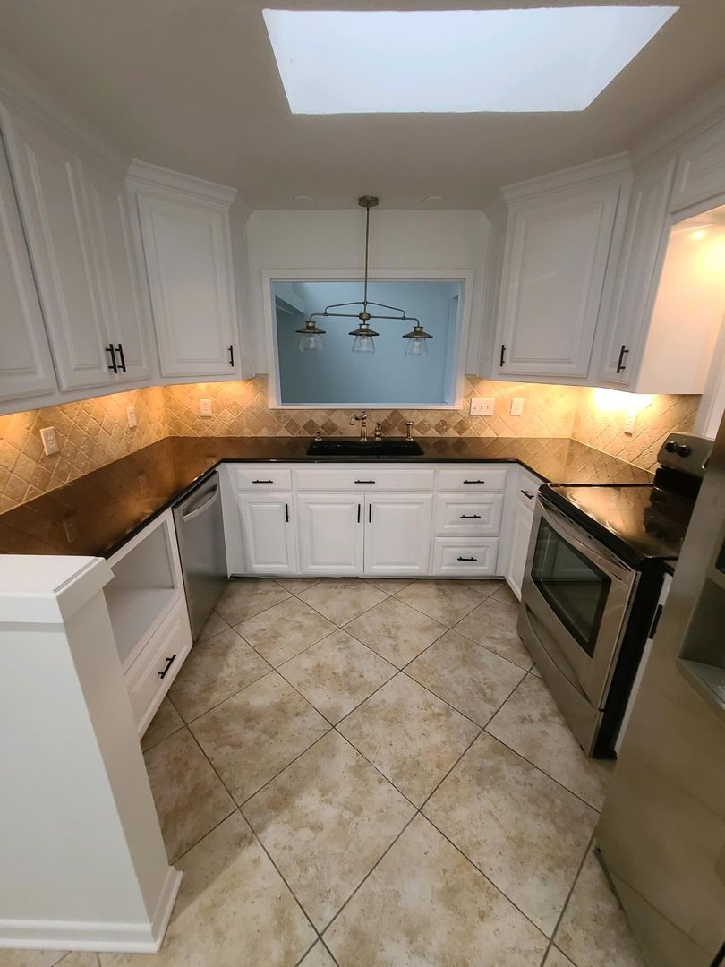 Longview House: 2021 Oak Forest Country Club