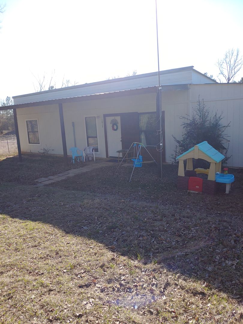 Longview Apartment: 1813 Swinging Bridge