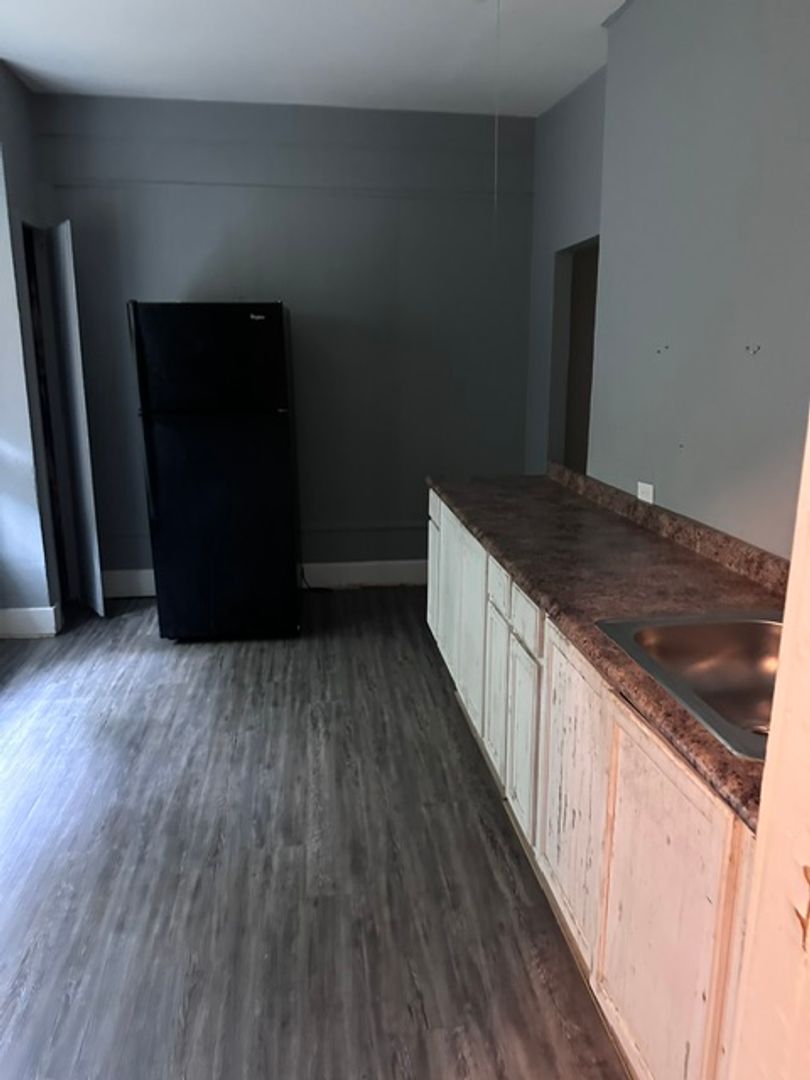 Longview Apartment: 623 Harrell