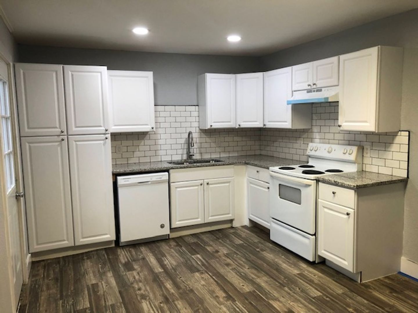 Longview House: 212 W Broadway