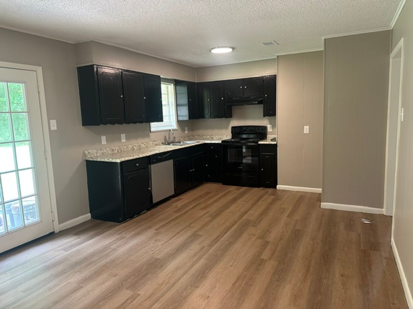 Longview House: 909 Lawrence