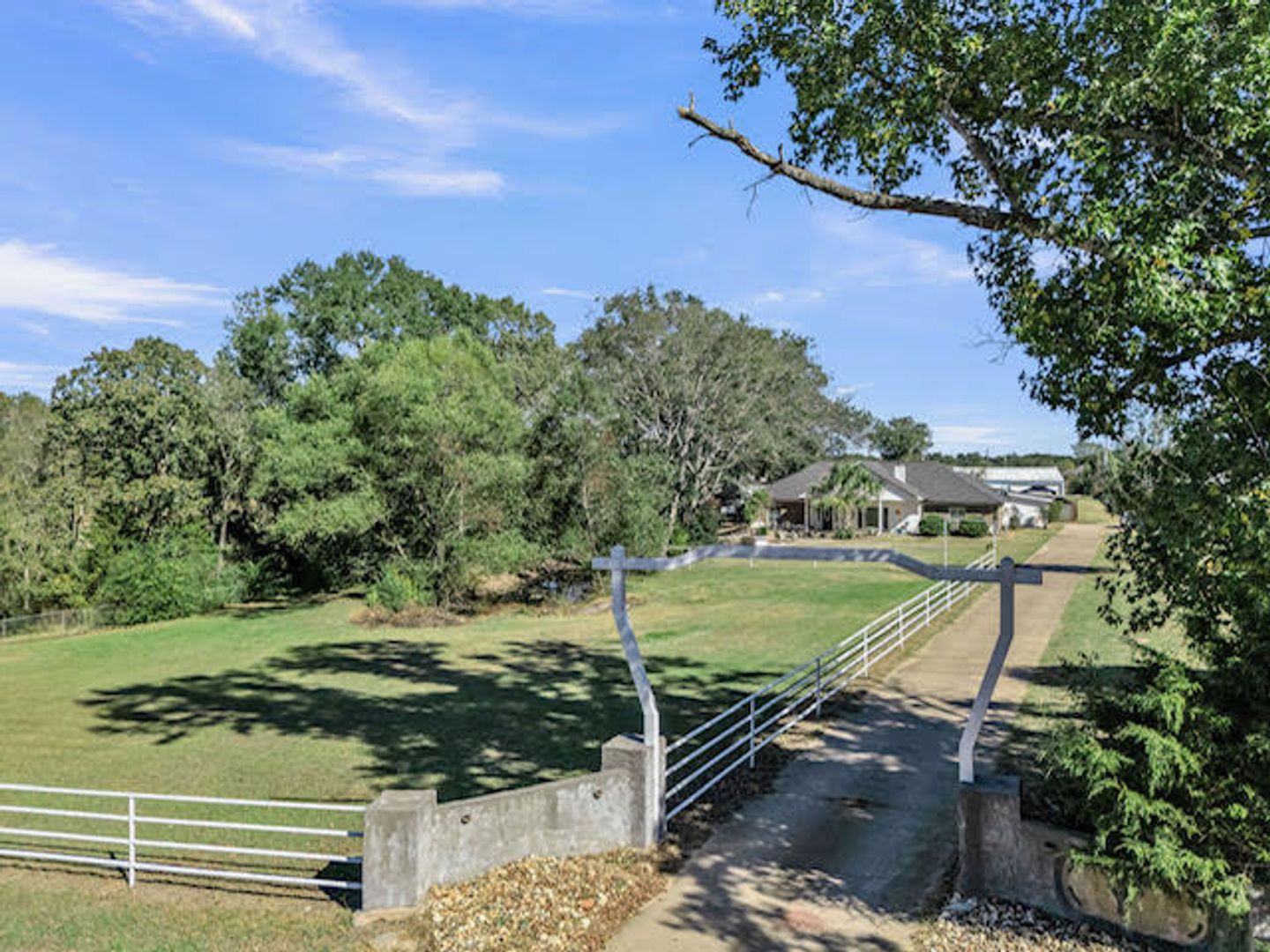 Longview House: 2370 Big Woods