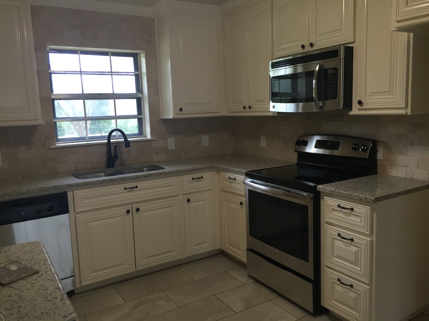 Longview House: 2828 Lafamo