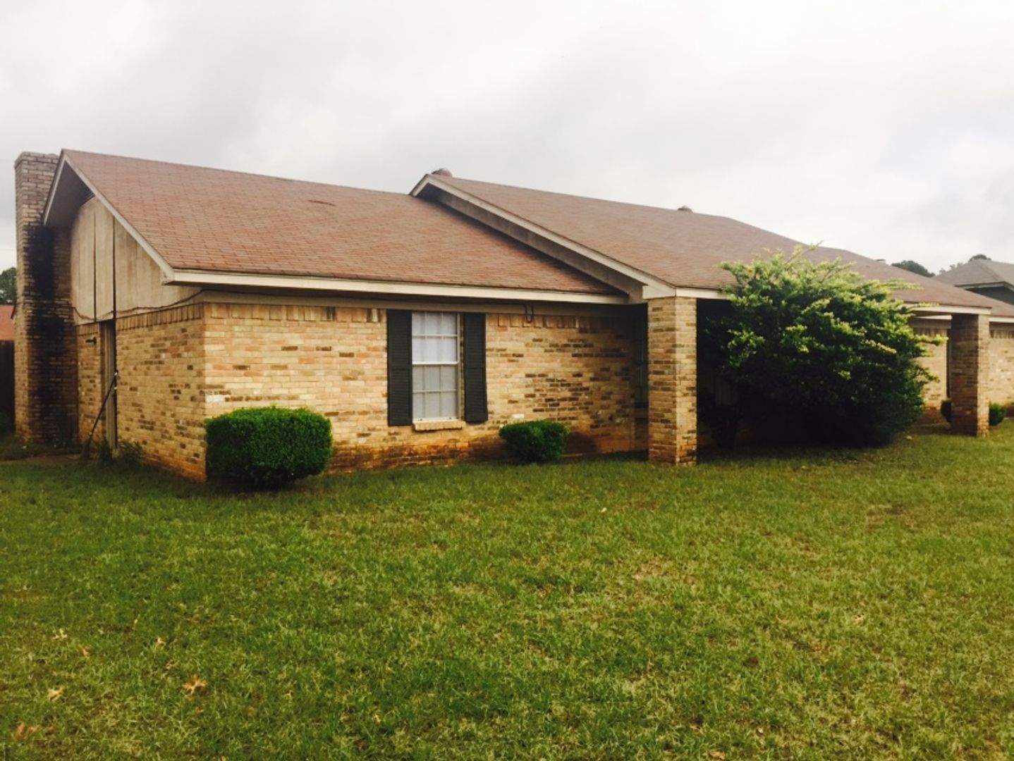 Longview Apartment: 2106 Lee