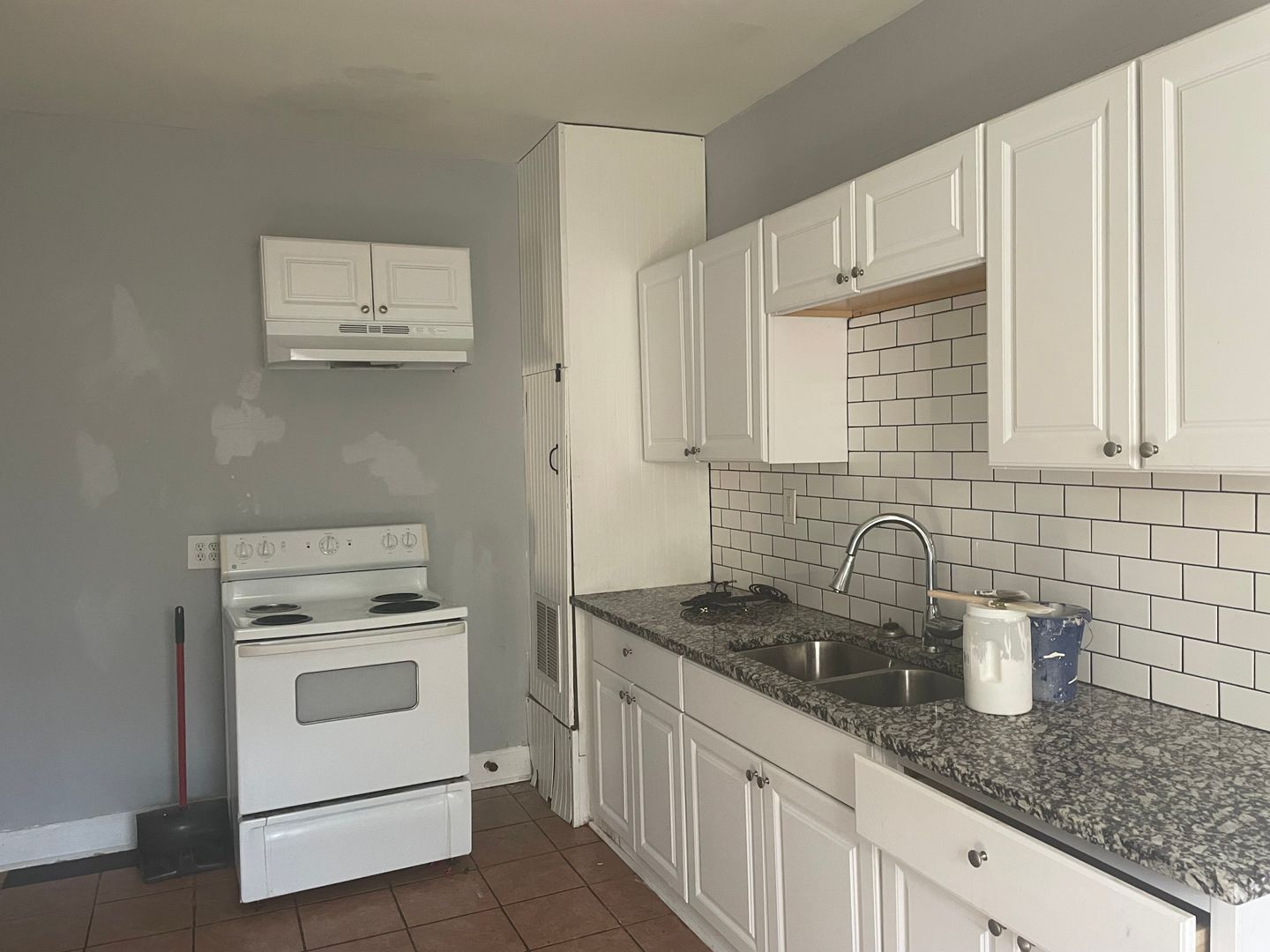 Longview Apartment: 434 S High