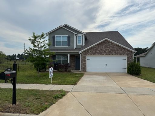 Spacious 5 Bed 2.5 Bath! Available September 2026! – photo 1