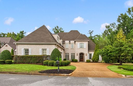 Spacious 4 Bed 4.5 Bath! Available Now! to Schedule a Tour! – photo 1
