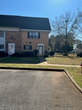 Cozy 2 Bed 1.5 Bath Townhouse! Available Now! – photo 1