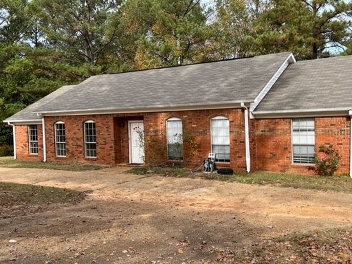 Nice 2 Bed 1 Bath Duplex! Available Now! – photo 1