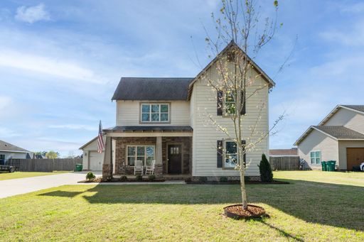 Spacious 4 Bed 4.5 Bath! Available July 15th! – photo 1