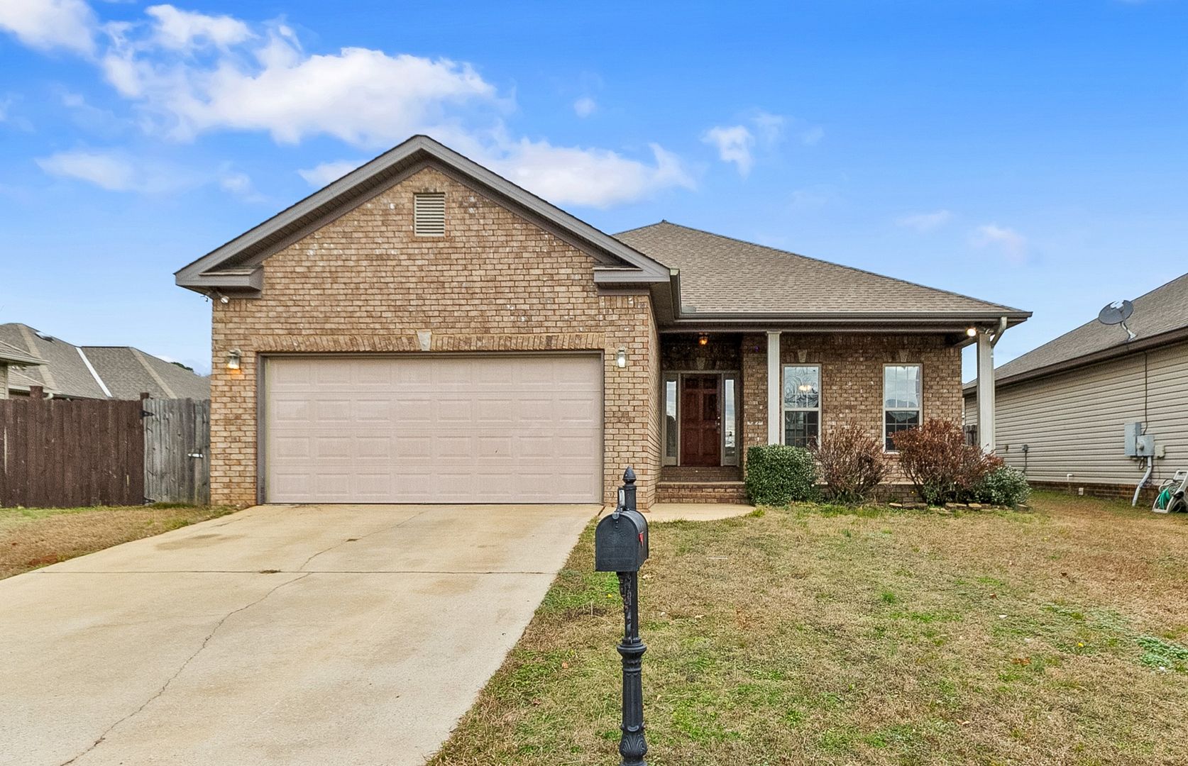 Tuscaloosa House: 280 Old Bridge Rd.