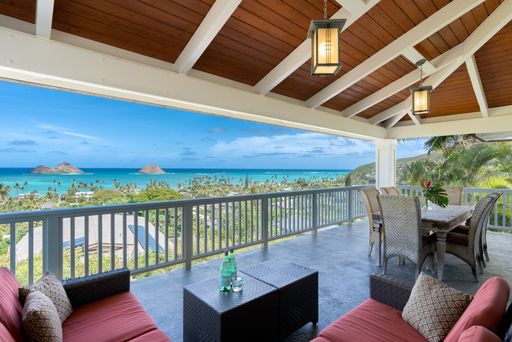 Enjoy Cool Breezes And Dazzling Views Of The Ocean Below At This Private, 4 Bedroom, 3.5 Bath Lanikai Hillside Property with Split AC. – photo 1