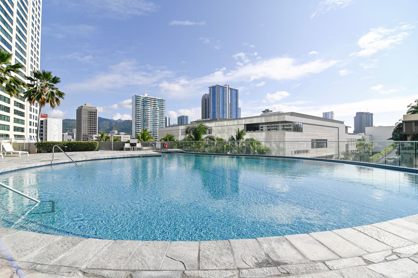 Honolulu Condo: 88 Piikoi Street 1009