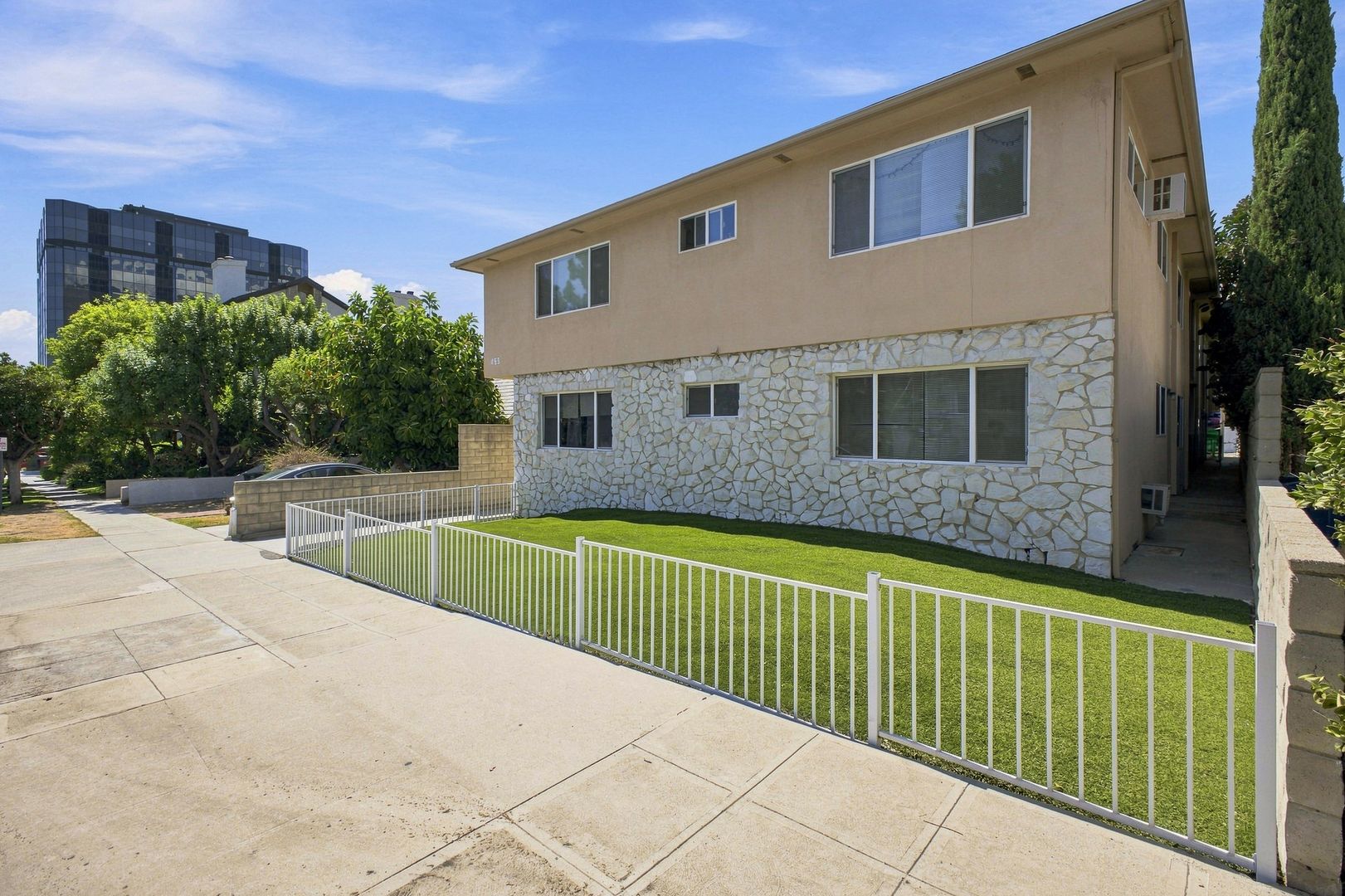 Burbank Apartment: 459 East Palm Ave.