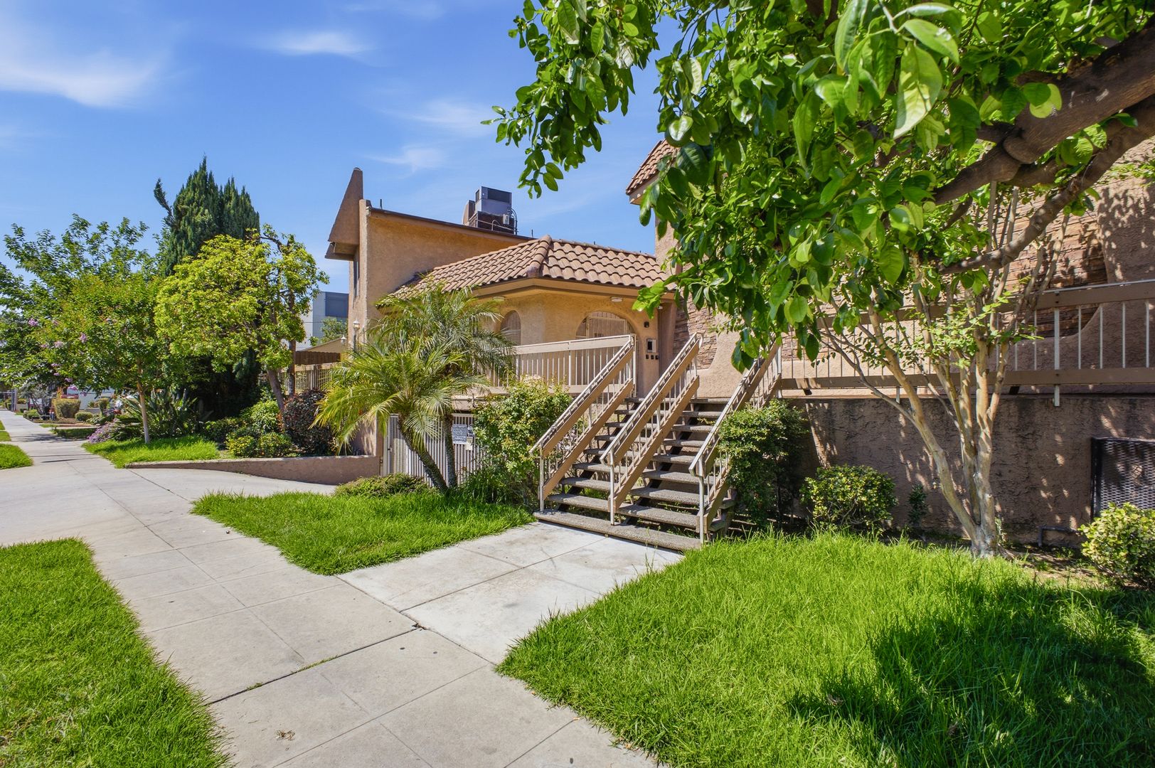 Burbank Condo: 1701 Scott Rd
