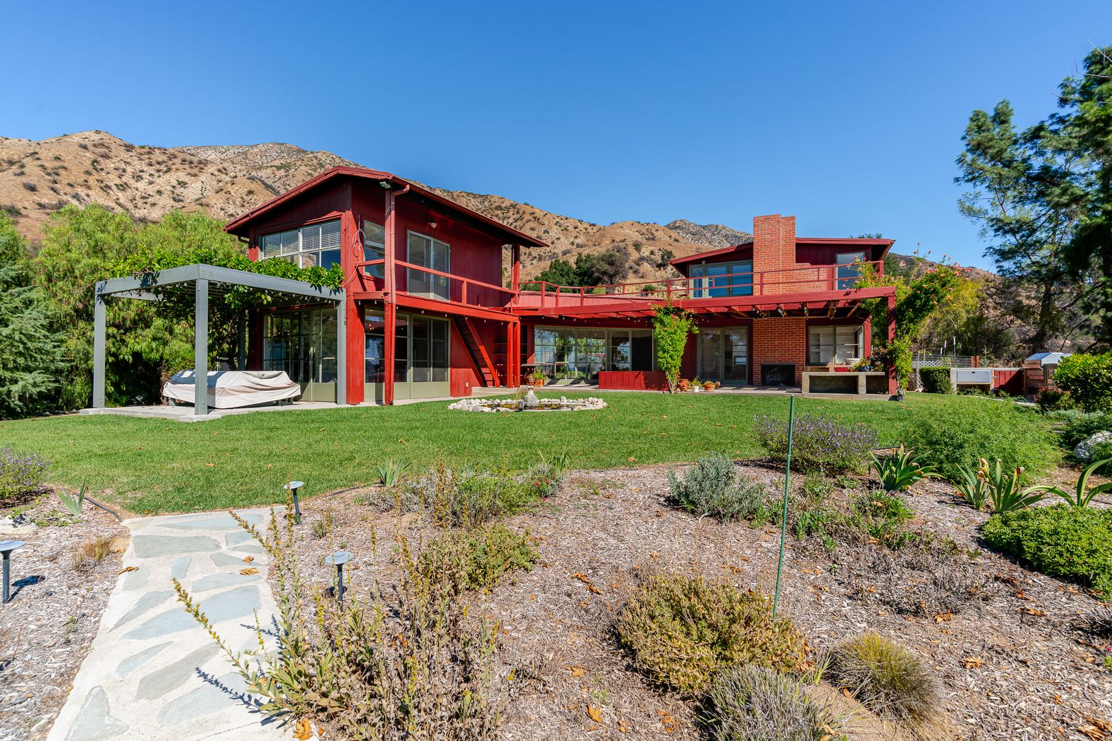 Sierra Madre Apartment: 650 Baldwin Court