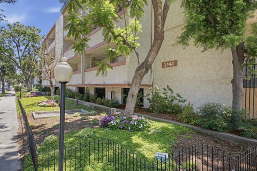 Bright & Spacious Top-Floor Condo in the Heart of Pasadena – photo 1