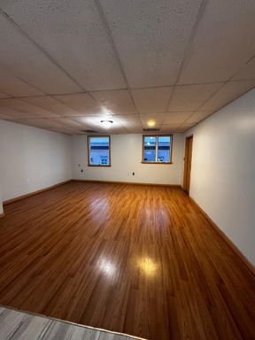 Oversized 2 Bedroom 2nd Floor Apt in the Desirable Greenridge Section of Scranton. – photo 1