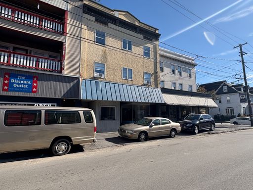 Oversized 2 Bedroom 2nd Floor Apt in the Desirable Greenridge Section of Scranton. – photo 1
