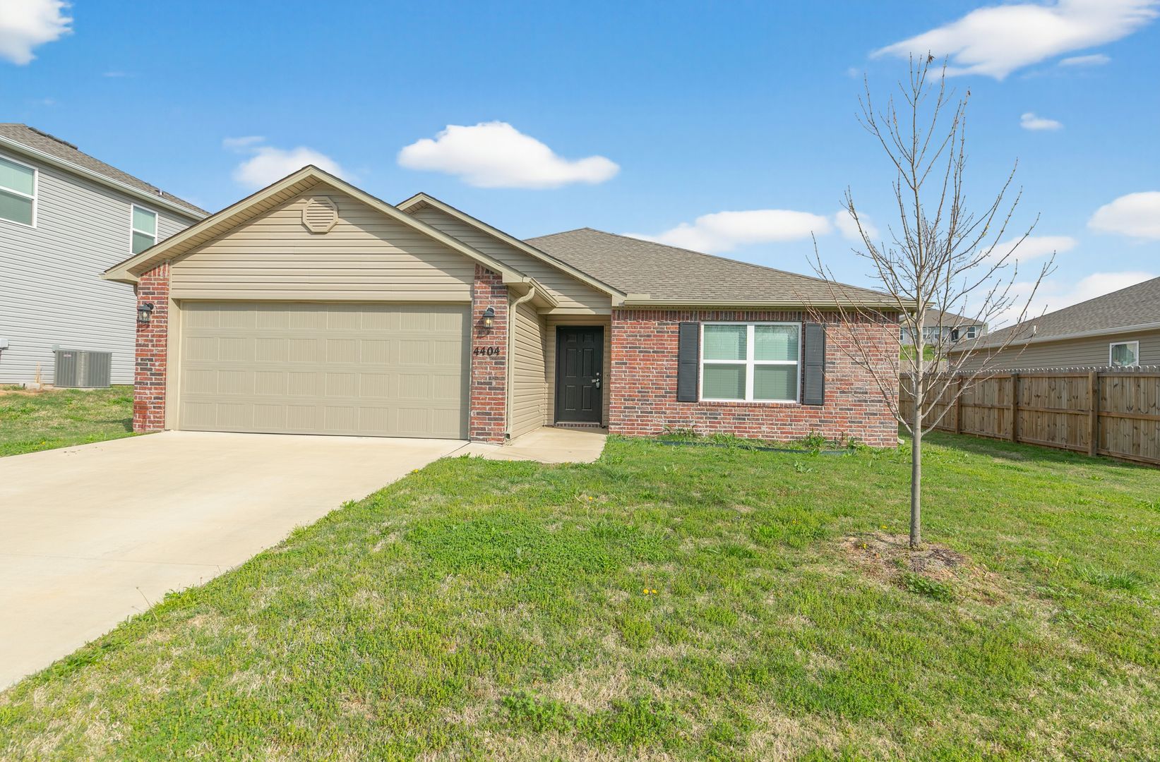 Bentonville House: 4405 Sackett Ave