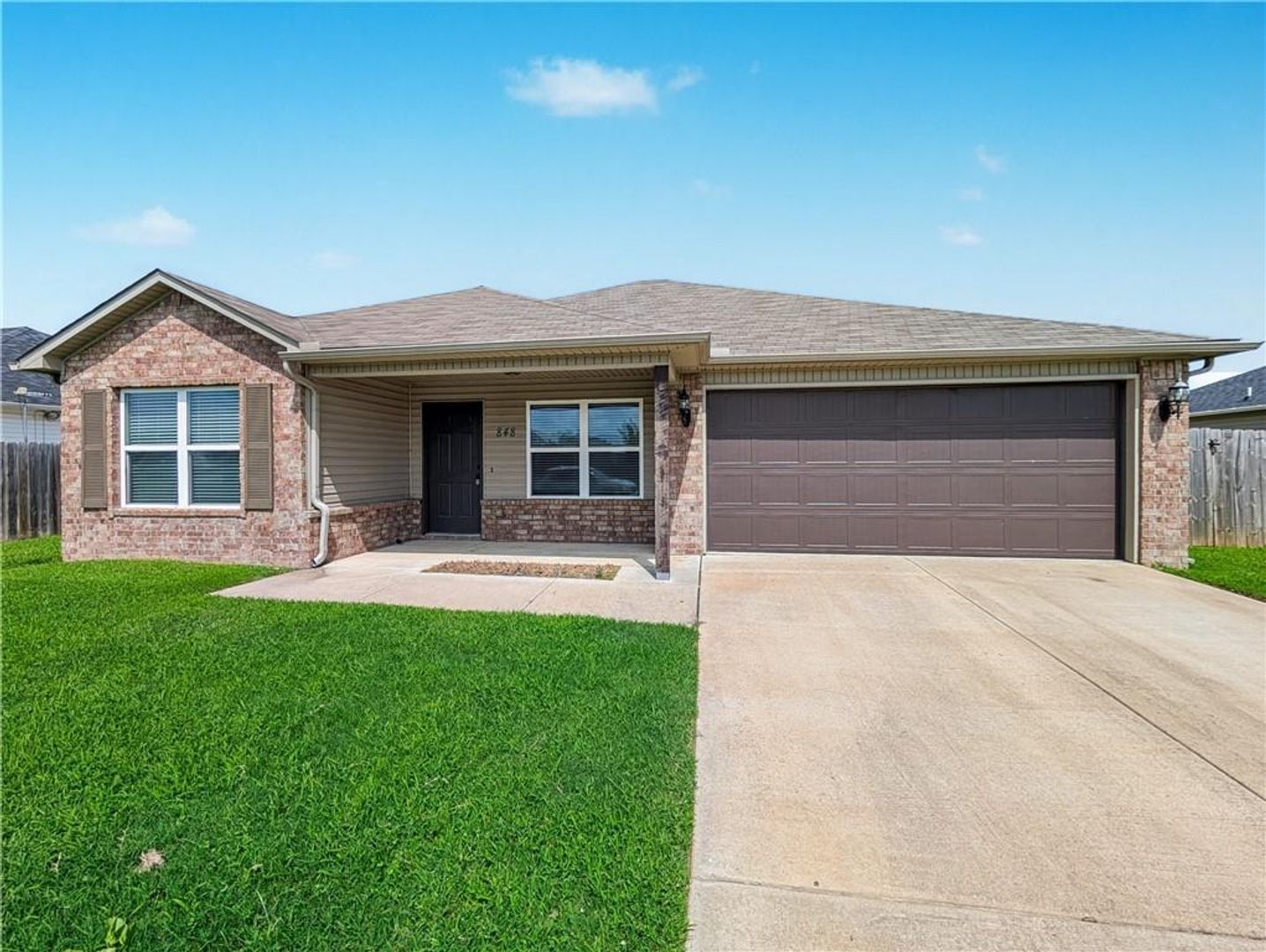 Bentonville House: 848 NW Evans Circle