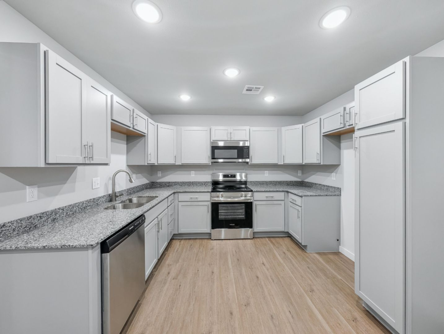 Bentonville House: 6304 Kathleen St