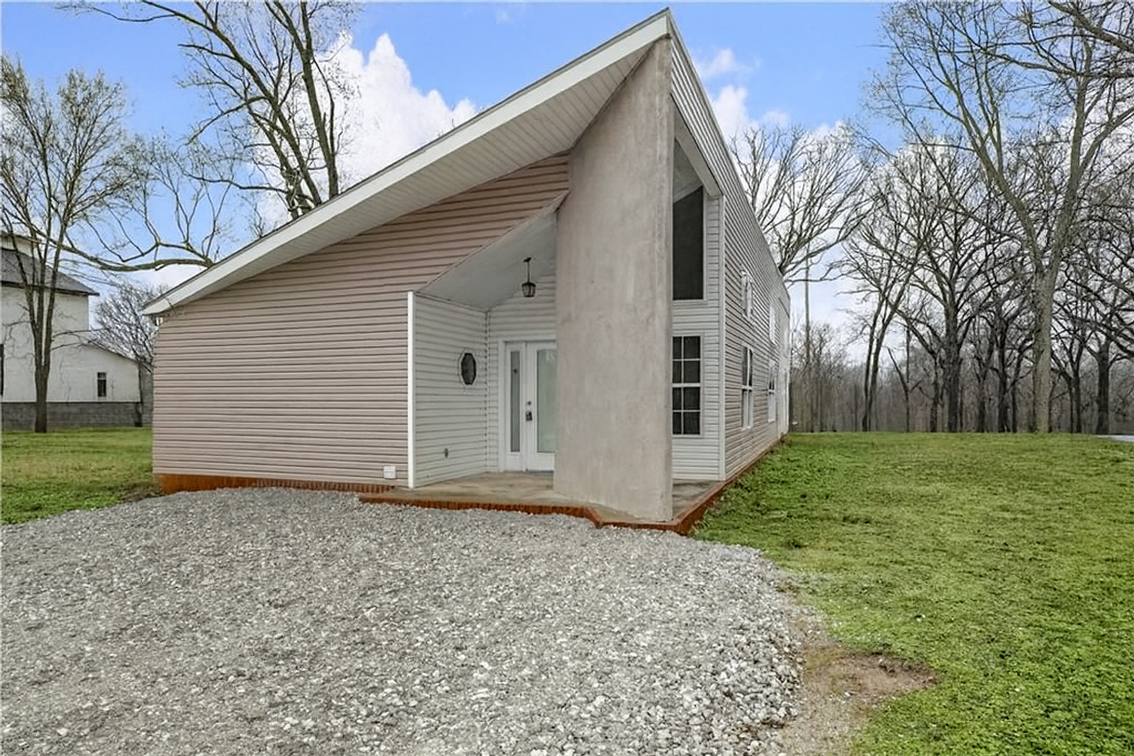 Bentonville House: 1169 NE Monroe Street