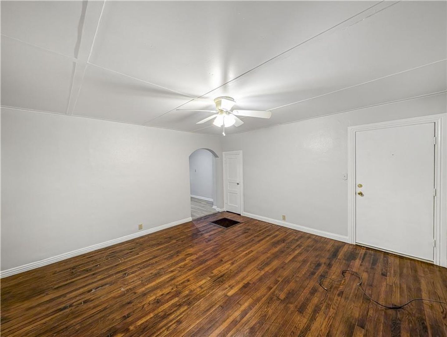 Prairie Grove House: 208 E Graham Street - 2