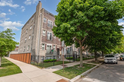 Bronzeville Beauty – photo 1