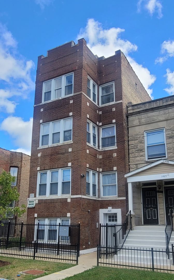 Chicago Apartment: 1423 S Drake Ave