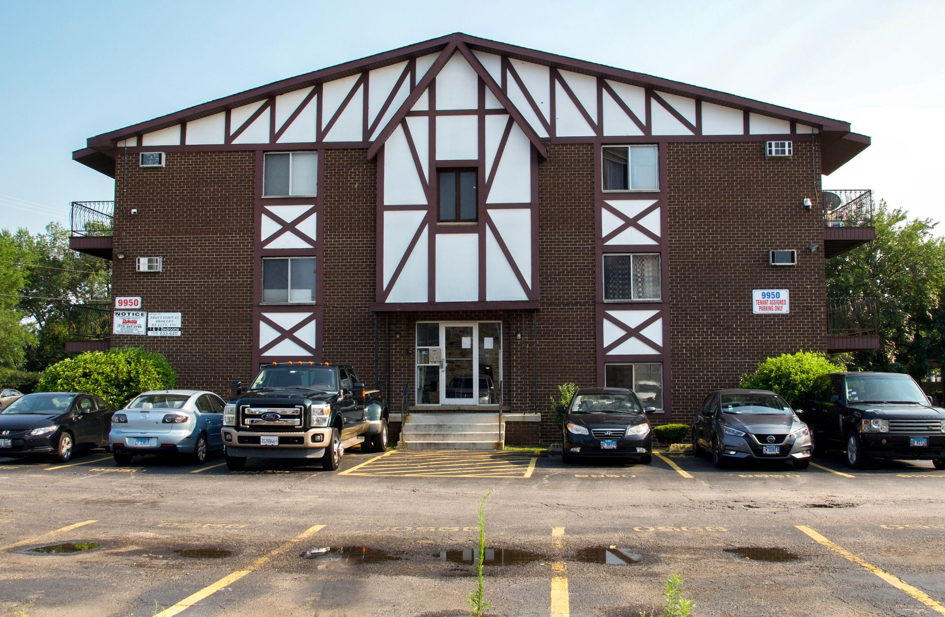 Chicago Ridge Apartment: 9950 Sayre Ave