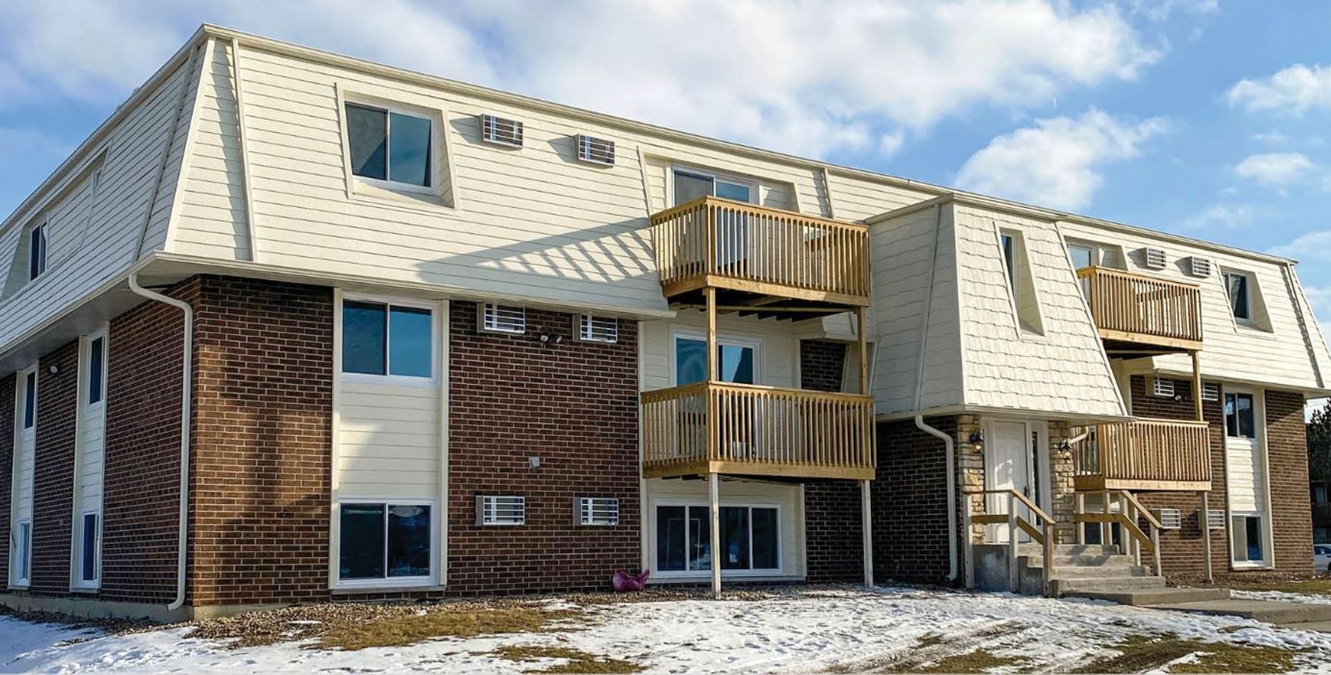Crest Hill Apartment: 1413 Pioneer Rd