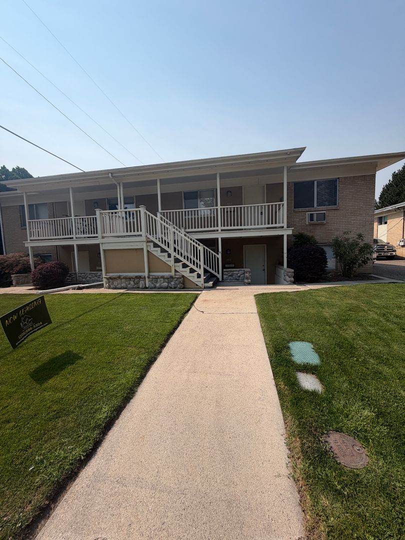 Boise Apartment: 1933-1939 W. Potter Dr.