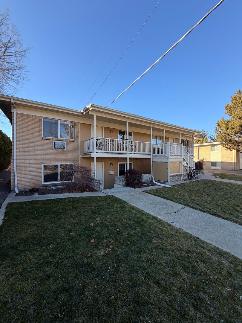 Boise Apartment: 1933-1939 W. Potter Dr.
