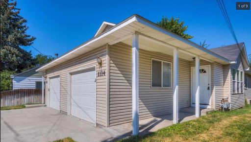 Spacious 2-Bedroom Duplex with Private Fenced Backyard - Available Mid September – photo 1