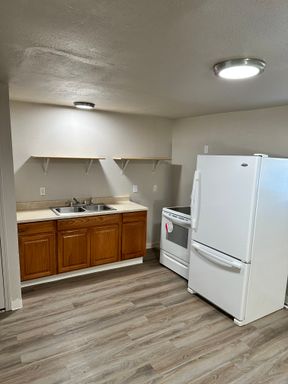 Charming Detached 1BR/1BA Unit – Single-Level Living - Available Mid-September