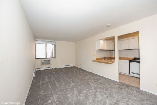 Studio in Lincoln Park – photo 1