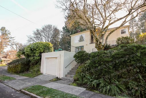 616 SW Moss St Portland, OR 97219 – photo 1