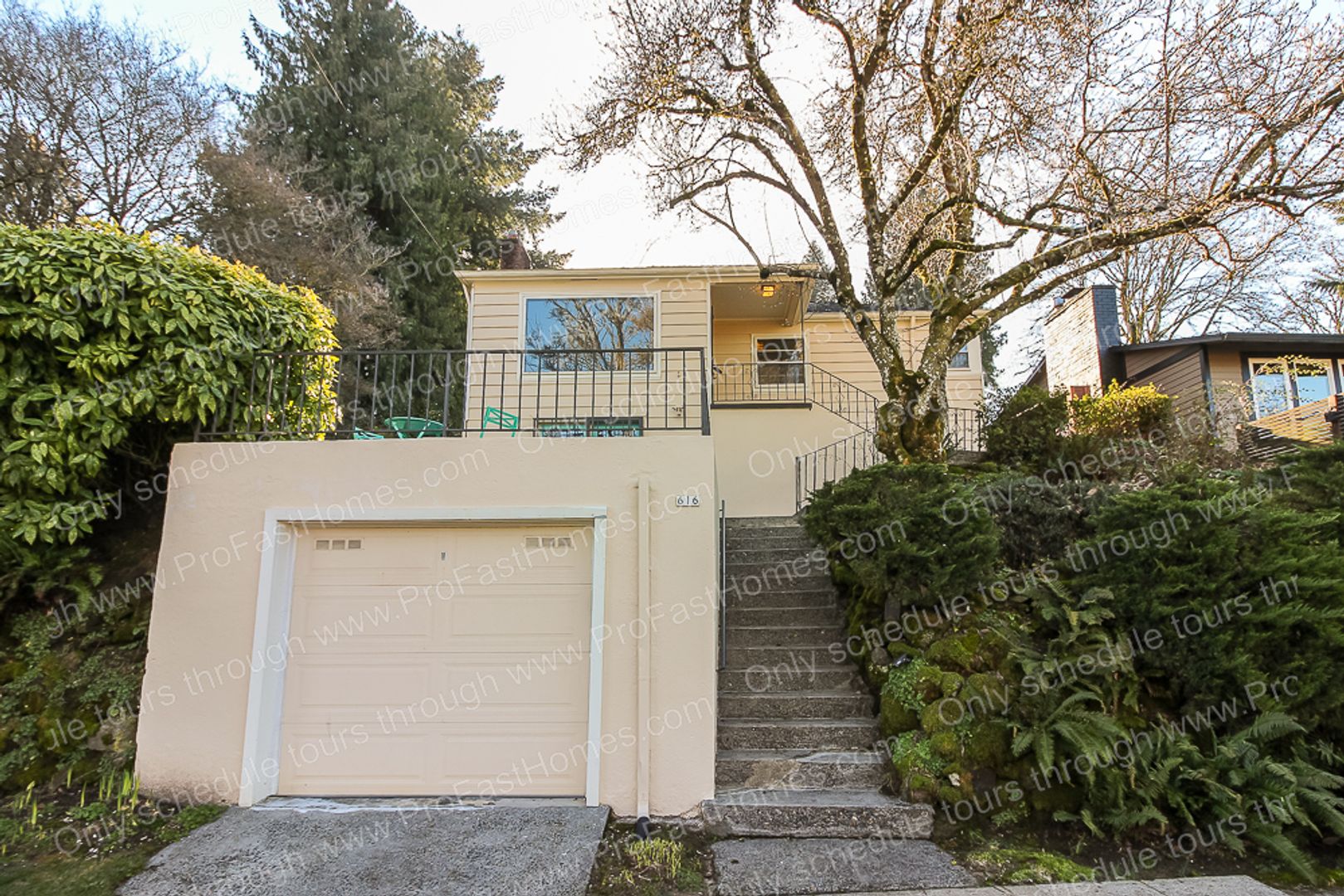 Portland House: 616 SW Moss St