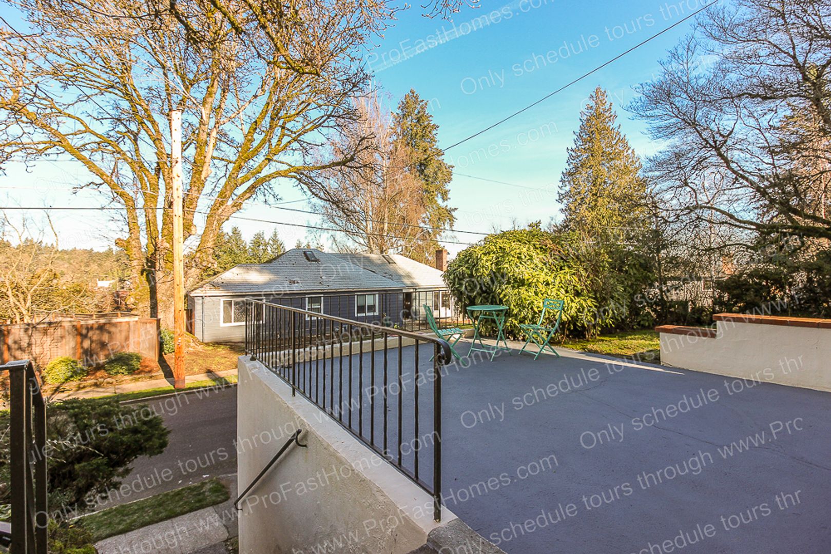 616 SW Moss St 4 of 12