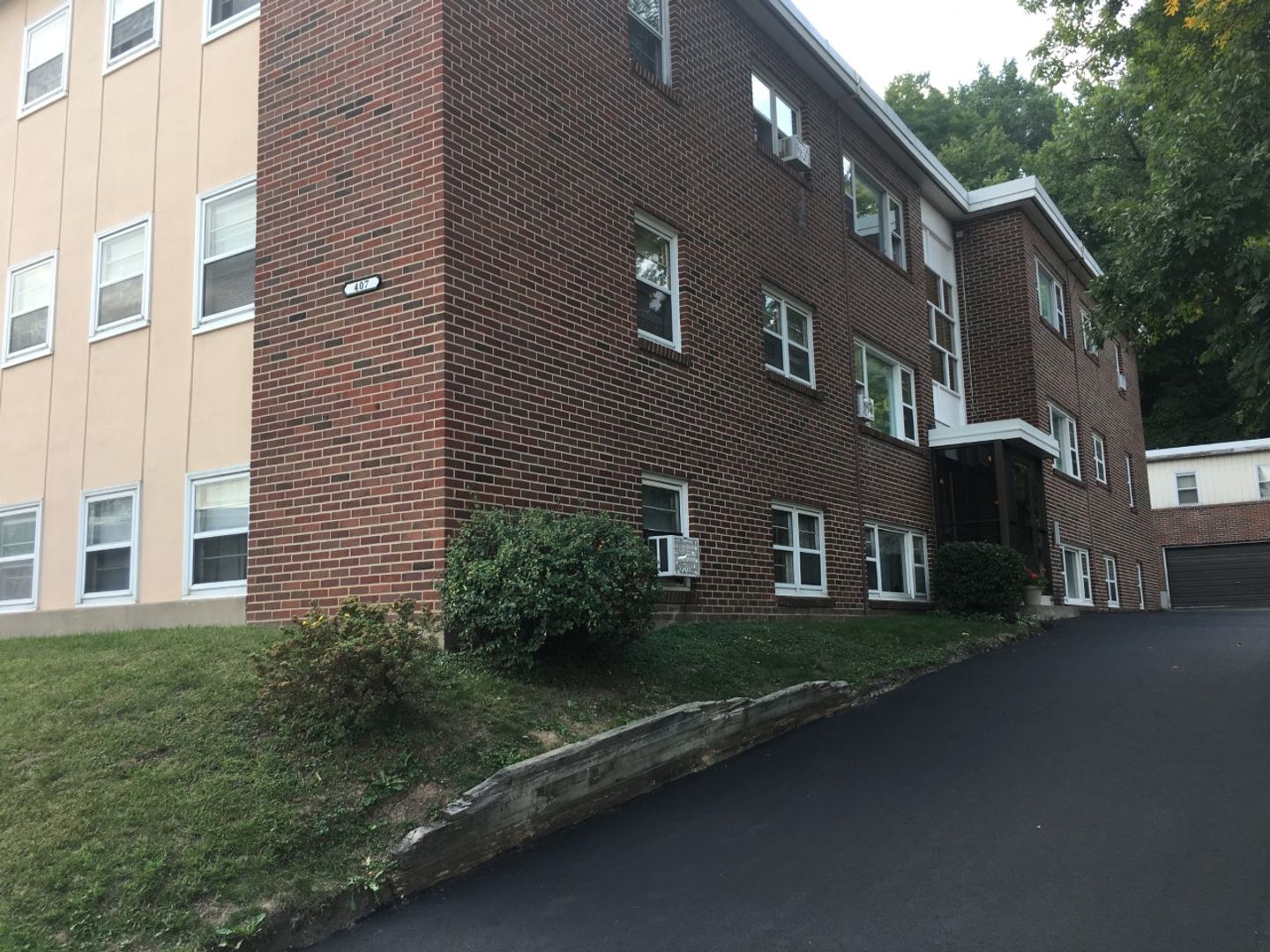 St. Paul Apartment: 407 Grand Ave.