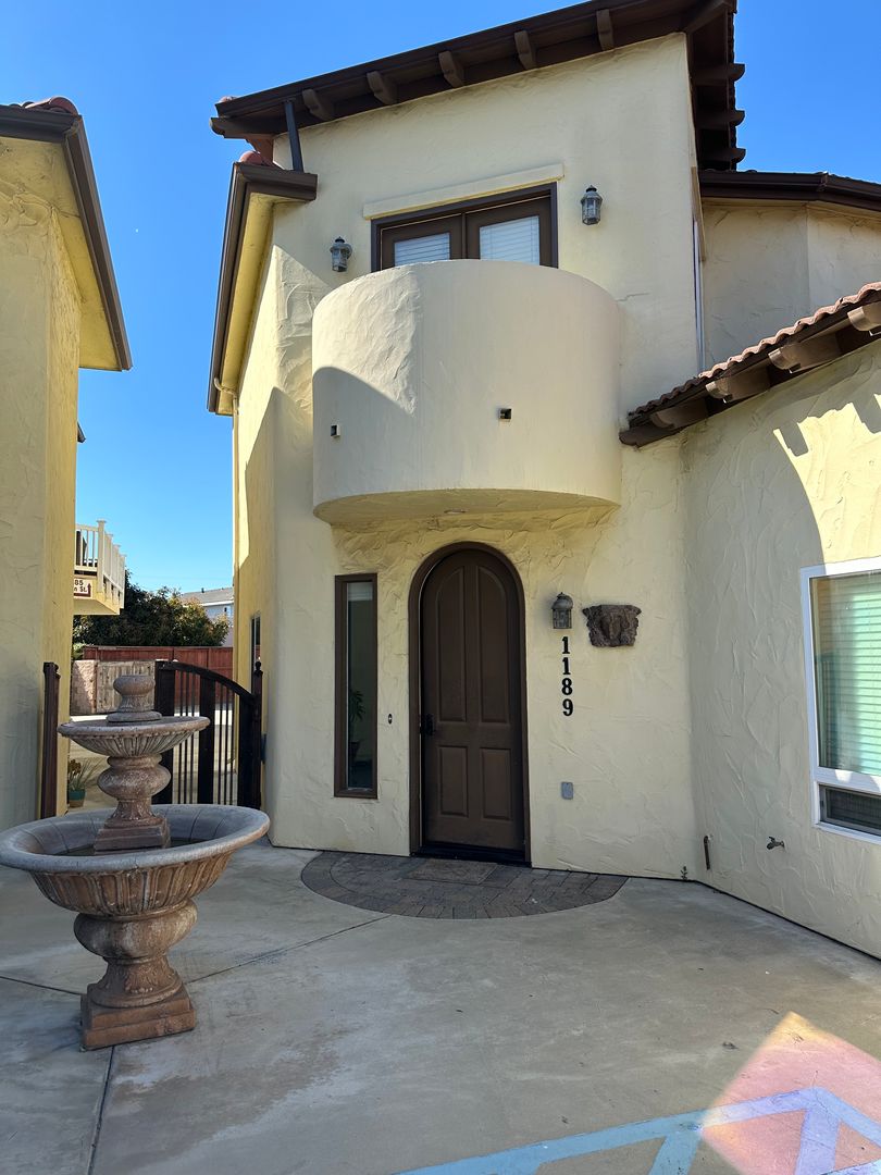 MORRO BAY Apartment: 1187-1191 MAIN ST.